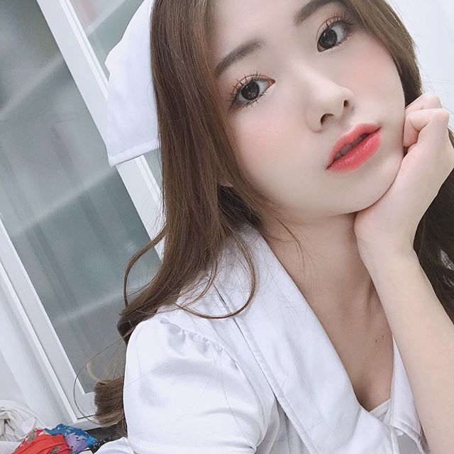 Orangelaii橘ㄦ  清甜微笑加「銷魂美體」十分動人..... - 美女圖 -