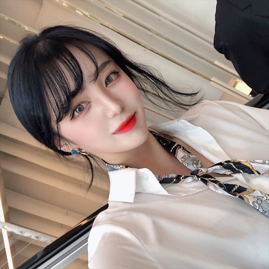 白皙嫩膚韓國御姊 綻放甜美笑容瞬間讓人失神 - 亞洲美女 -