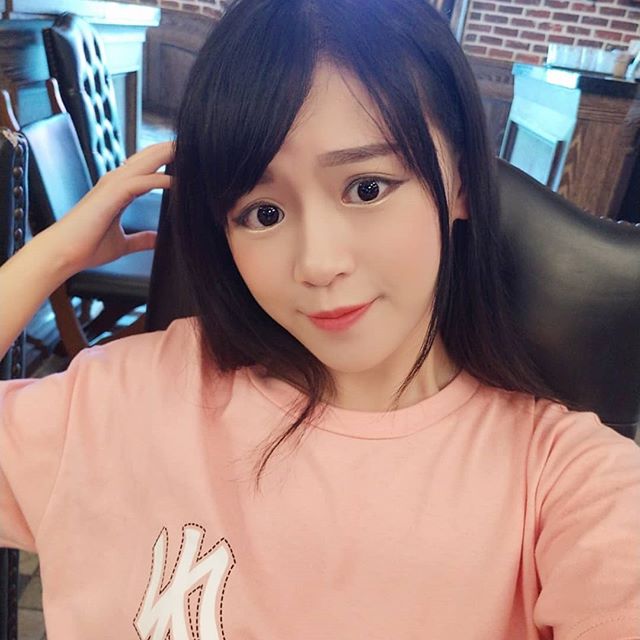 琦琦_CHI  展現強大事業線 鄉民驚呼 - 美女圖 -