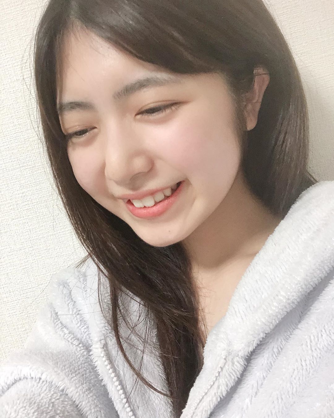 全日本最可愛女高中生「吉田莉櫻」如水一般清澈透明感　露齒「虎牙甜笑」整個太犯規