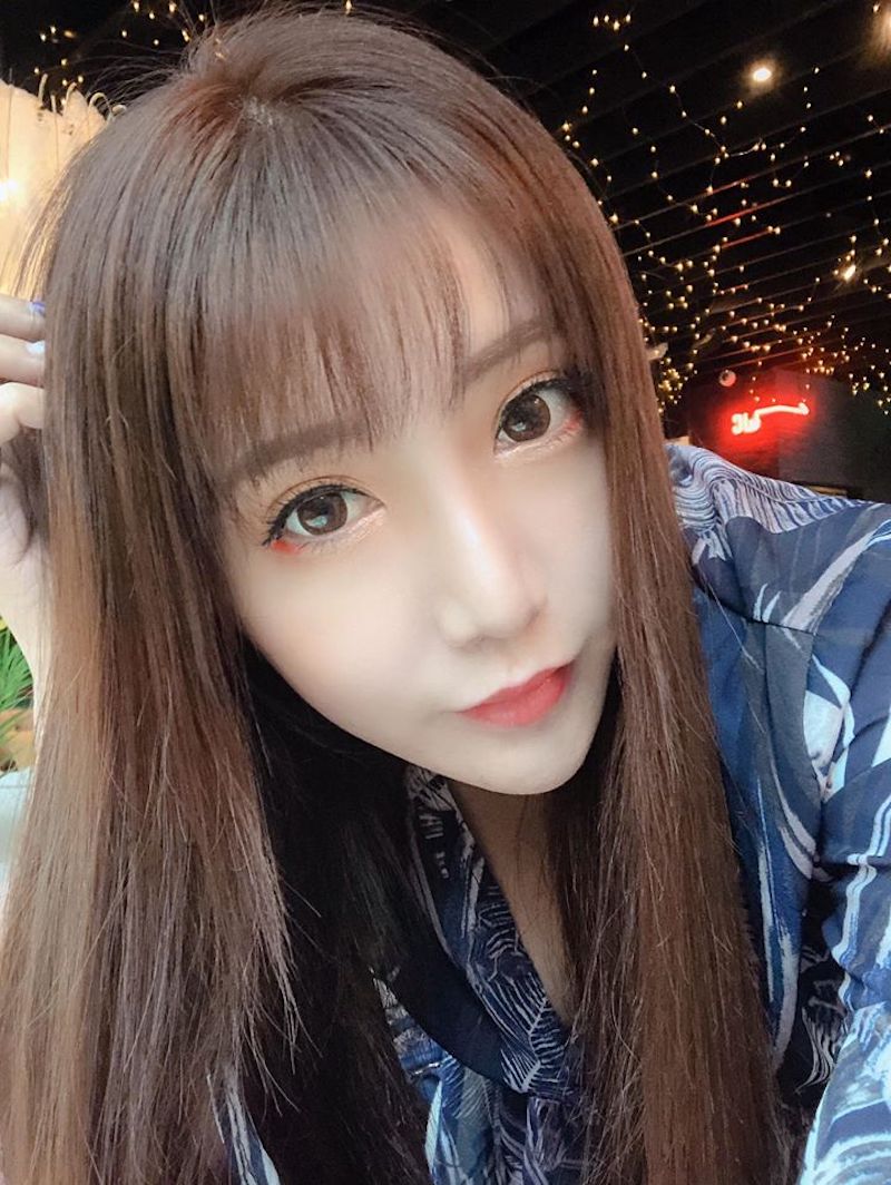 34E 美胸正妹「Eunice 簡優優」渾圓半球遮不住，拍攝風格居然大膽如斯！