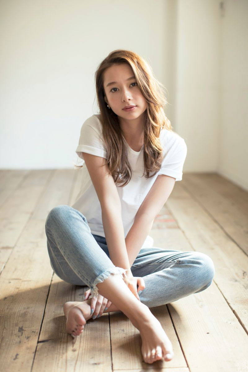 テラハ美女Nikiがほぼ裸！過激なセミヌード - 亞洲美女 -