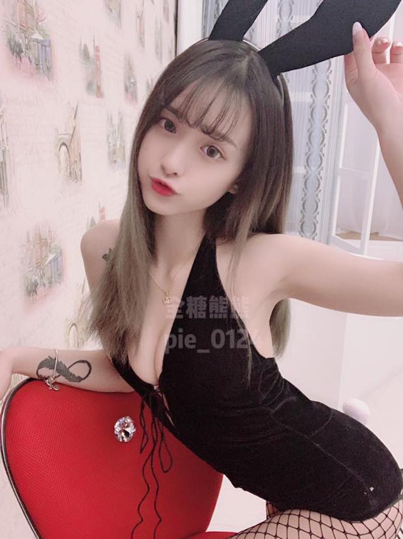 今年18歲！粉嫩美少女「全糖熊熊」還是高中生，清純校服下發育完全！