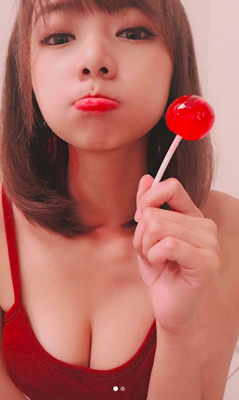 正妹優寶可愛臉蛋「甜到蛀牙」，穿洋裝展現「兇兇美乳曲線」！