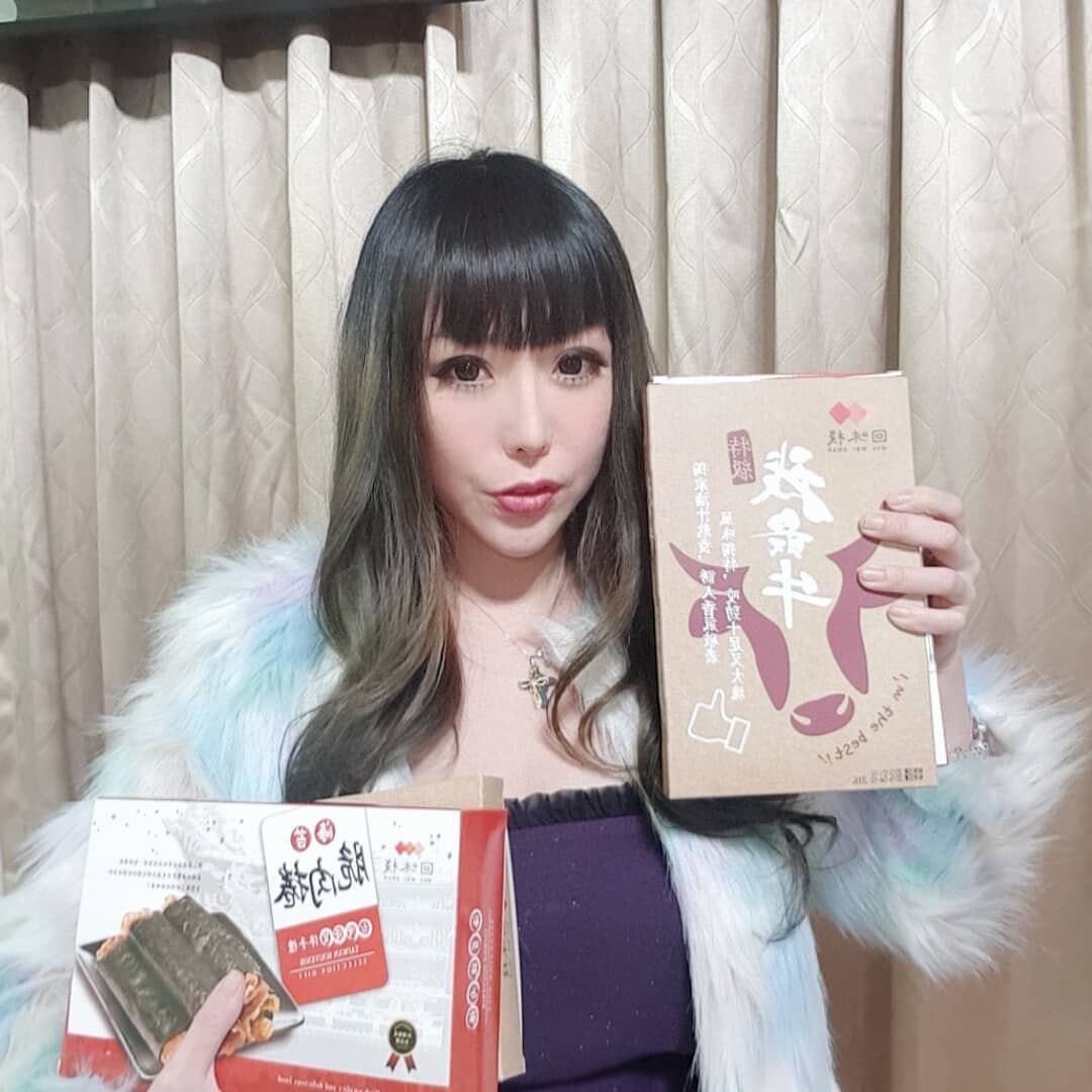 來杯大波霸！火辣妹子「波多野Bella」34H大美乳緊夾深溝超有料，滿得男粉全甘拜倒裙下！