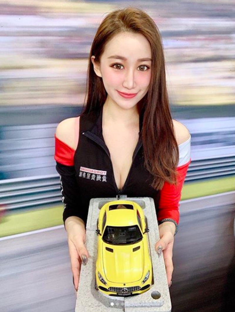 性感荷官在線發牌～美胸兔女郎「孔祥懷」火辣發牌，讓人為了她想賭一把大的！