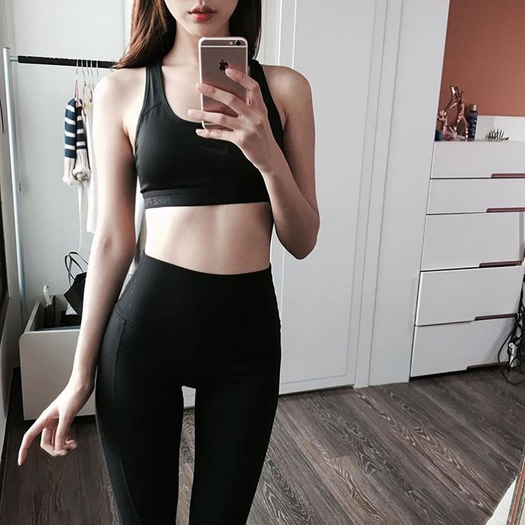 熱愛自行車運動韓國大姊姊 火辣美背搶奪全場注意 - 亞洲美女 -