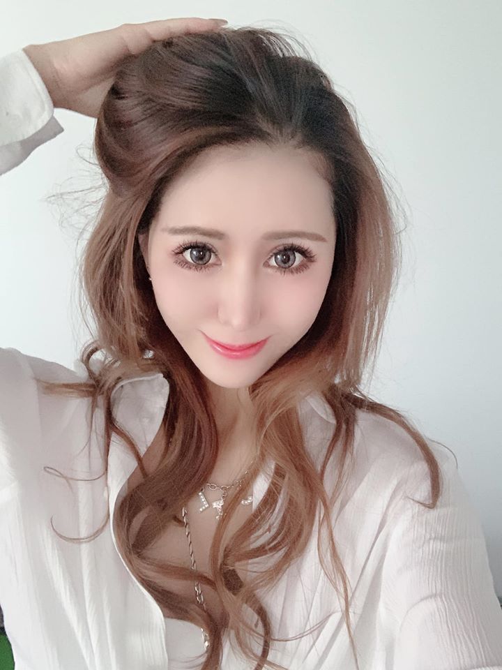 姐會讓你流鼻血！「王芷淇」白皙美膚熱辣長輩現形，這不噴鼻血說不過去！