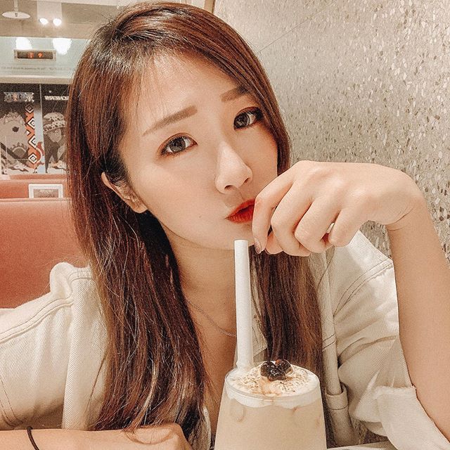 Iris 瑞斯  「雪白乳球彈出」：事業心超強 - 美女圖 -