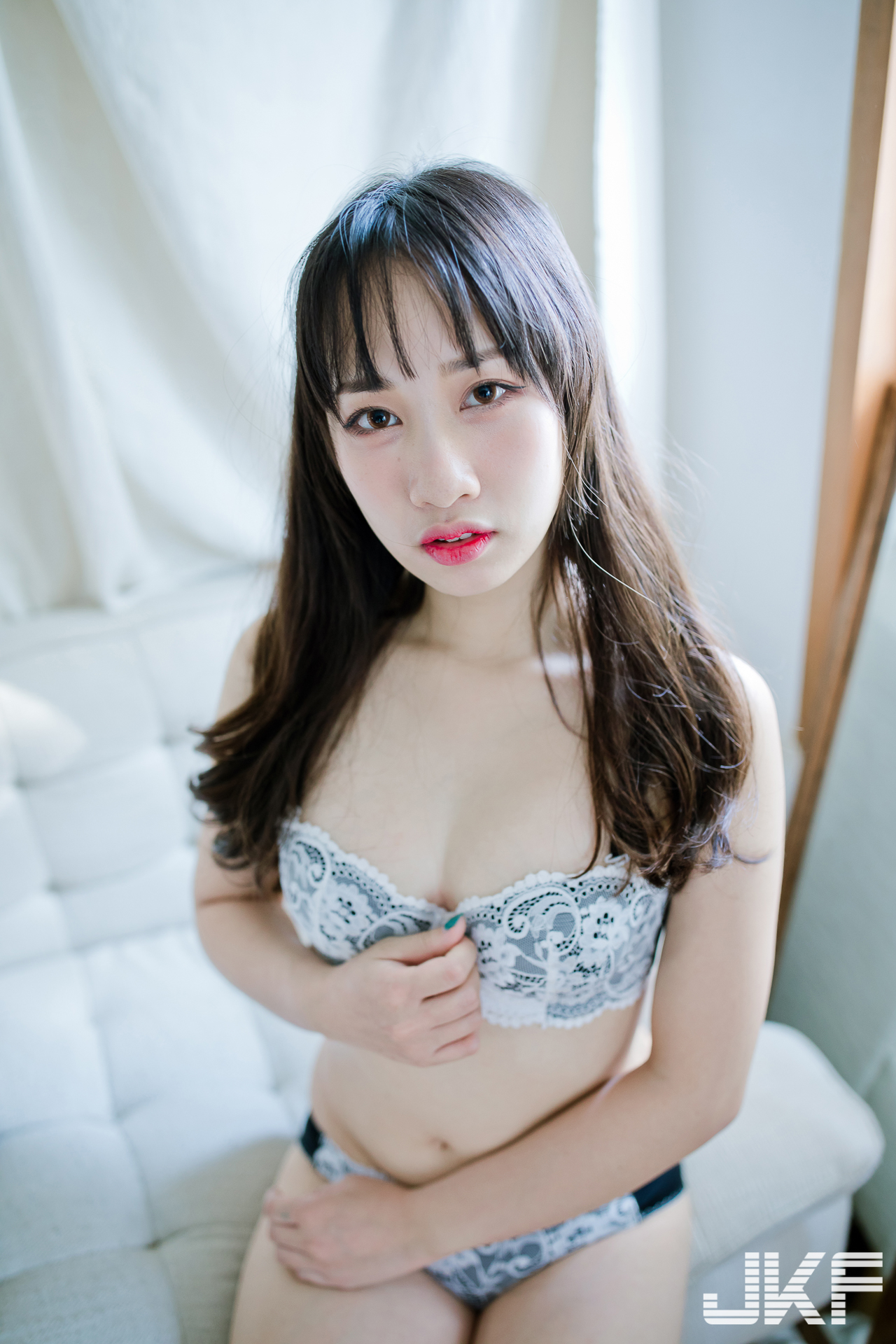 極致年輕白皙肉體「岑晴晴 sunny」，讓人會暈船的清新女友感