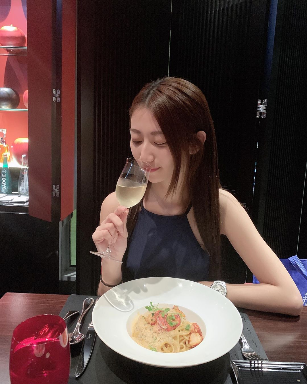 雞腿排店老闆娘「比特」甜美秀氣還親民！姣好身材和美味雞排邀大家多多指教！