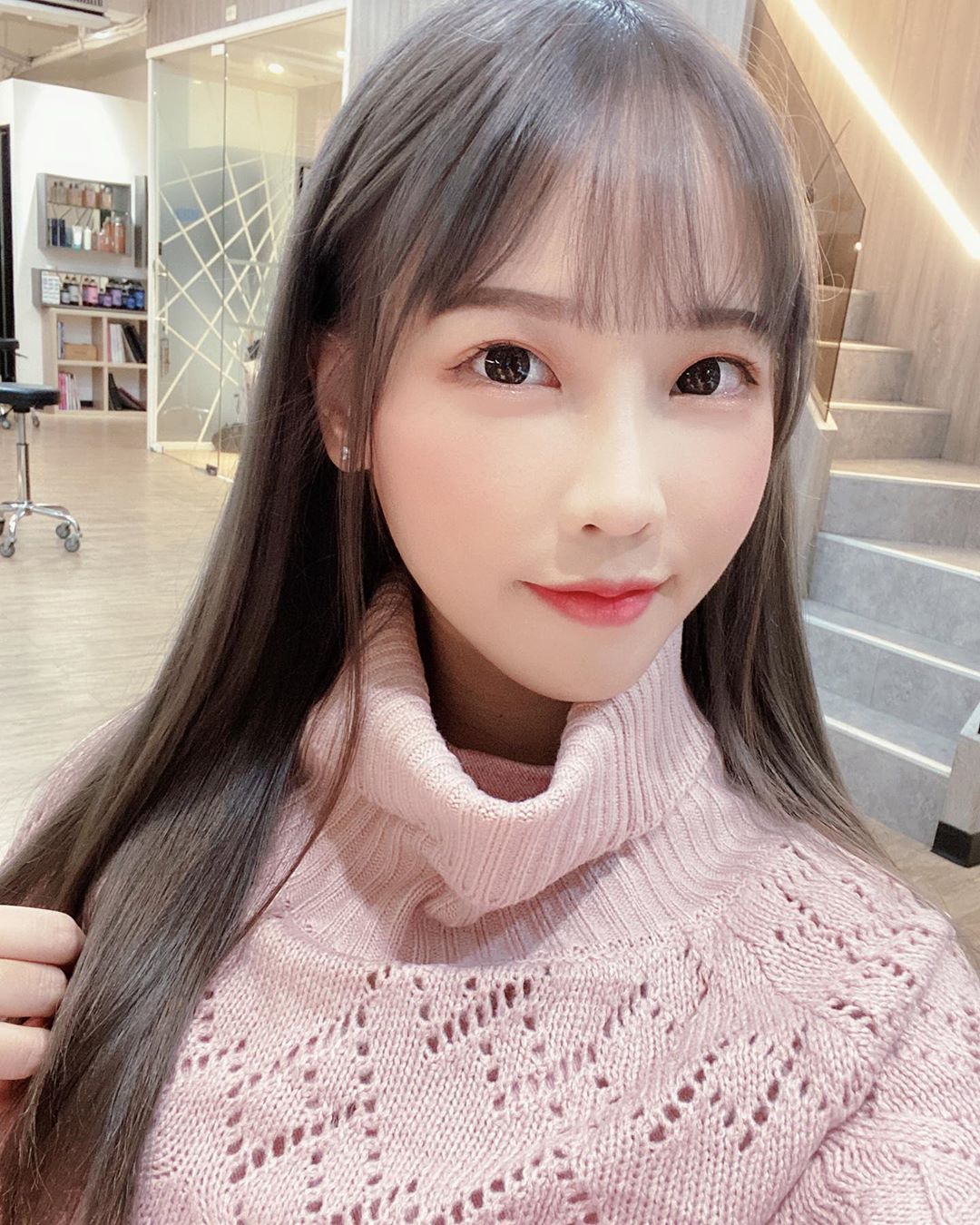 看起來也不小 一點都不迷你 咪妮 - 美女圖 -