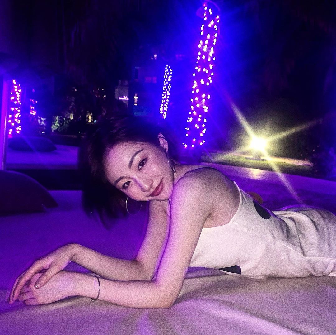 Tammi 乍看之下以為是小隻馬是吧 - 美女圖 -