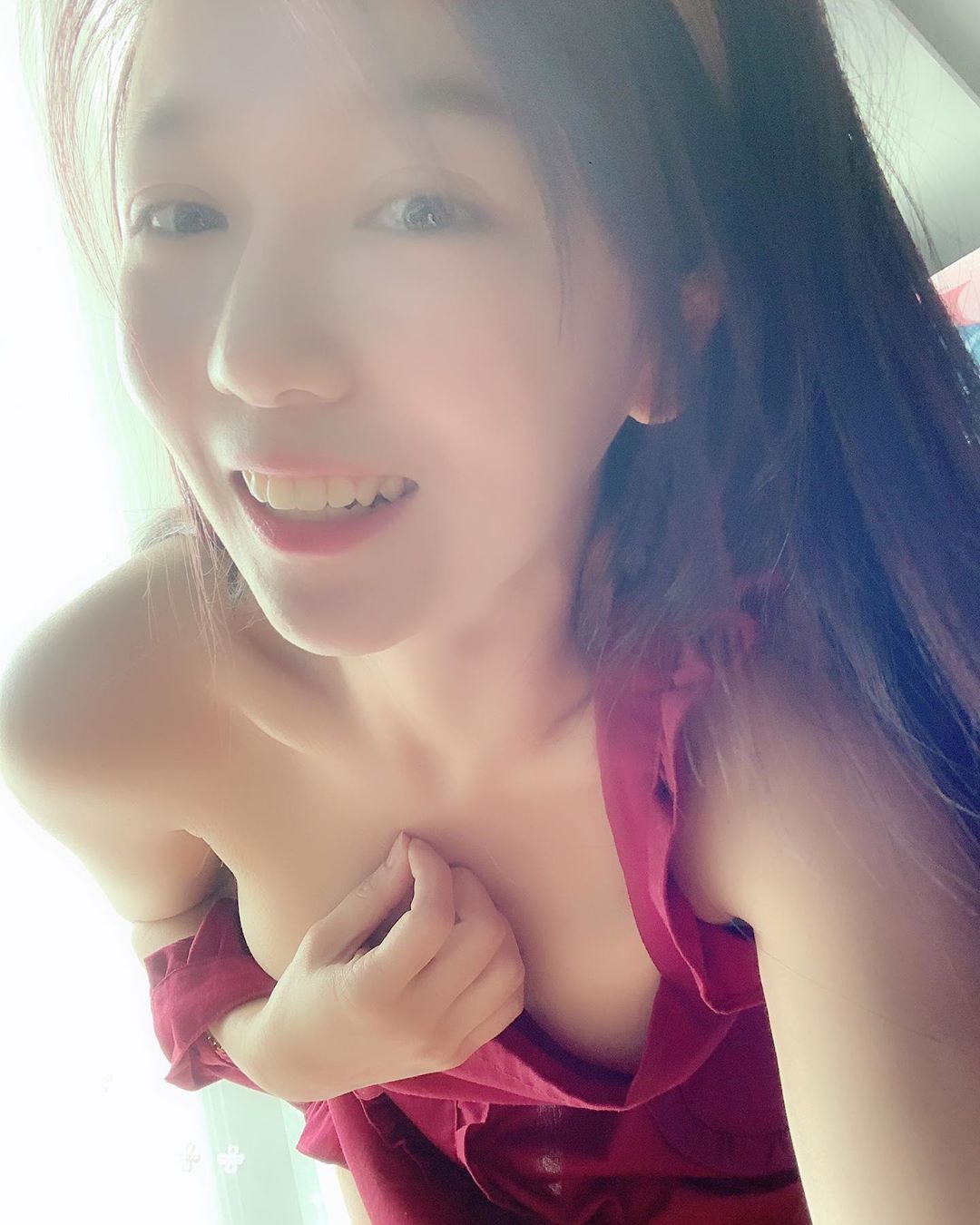 大馬清新正妹！「娘娘Angel Lau」清秀臉龐與猖狂美體大反差，猛辣嫩乳從下溢出太犯規！