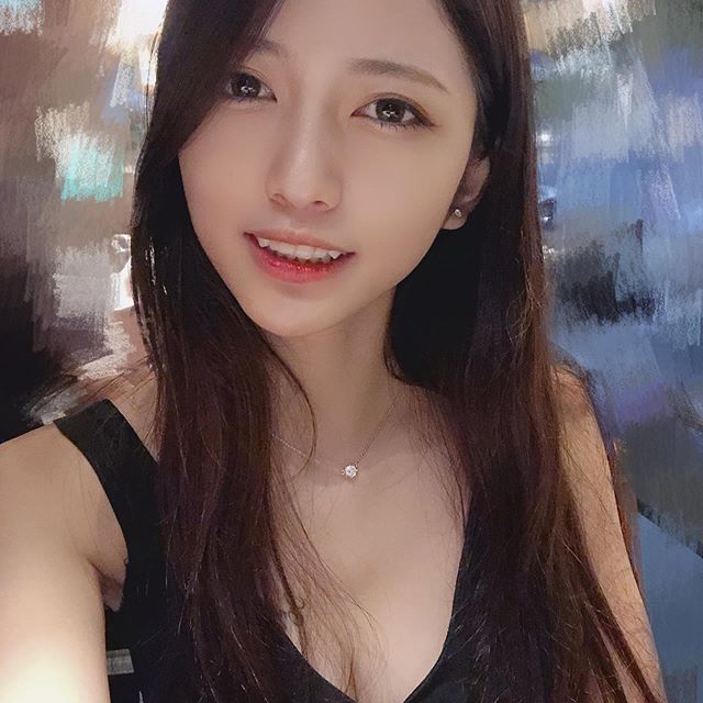 瞳瞳  甜美高顏值讓人一看就戀愛了  瞧這身火辣性感的曲線 - 美女圖 -