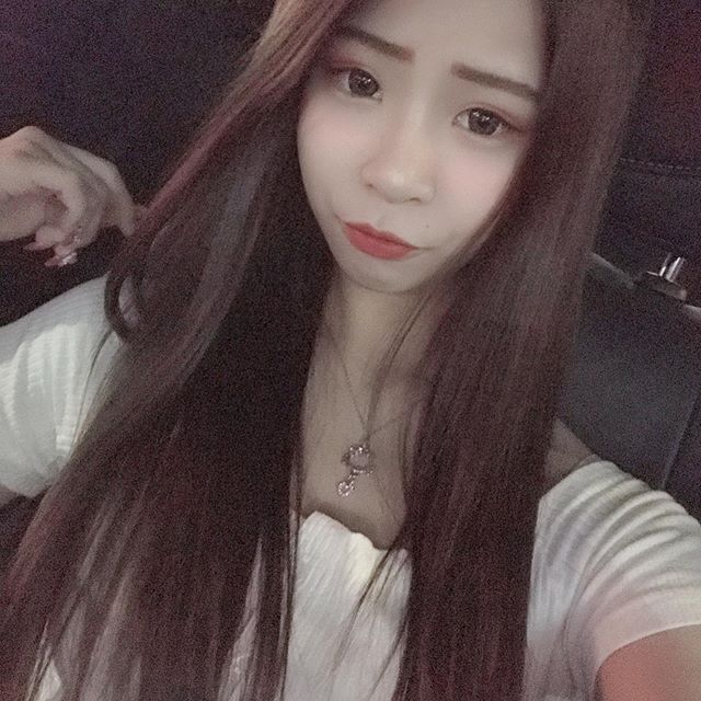 奈  乍看小清新...想不到身材其實這麼兇 - 素人正妹 -
