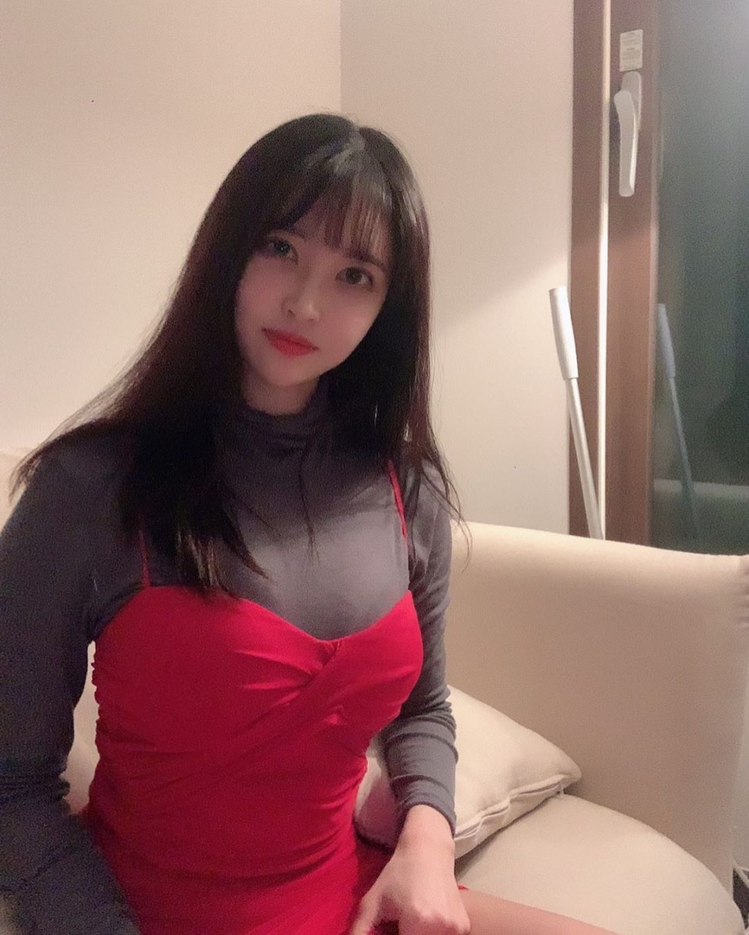 魅惑眼神電到無法抗拒 渾圓上圍火辣指數破表太犯規 - 亞洲美女 -