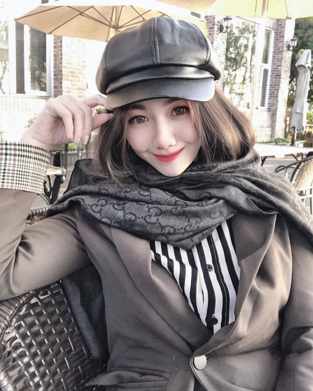 高質感花藝闆娘！「艾琳Irene H」無暇美臉高雅又冷豔，袒露雪嫩美乳讓畫面雋永無比！