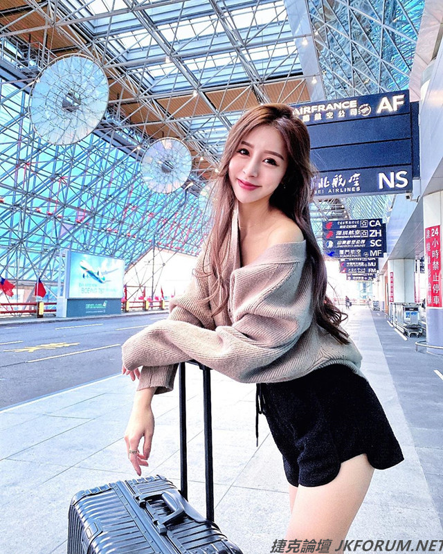 東吳大學正妹，從國外紅回台灣的虎航空姐夢幻女神。 - 美女圖 -