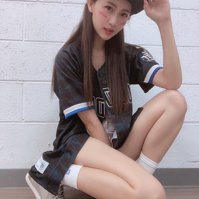 蓁蓁  微爆乳小清新課堂上穿這樣...渾圓雪球藏不住 - 美女圖 -