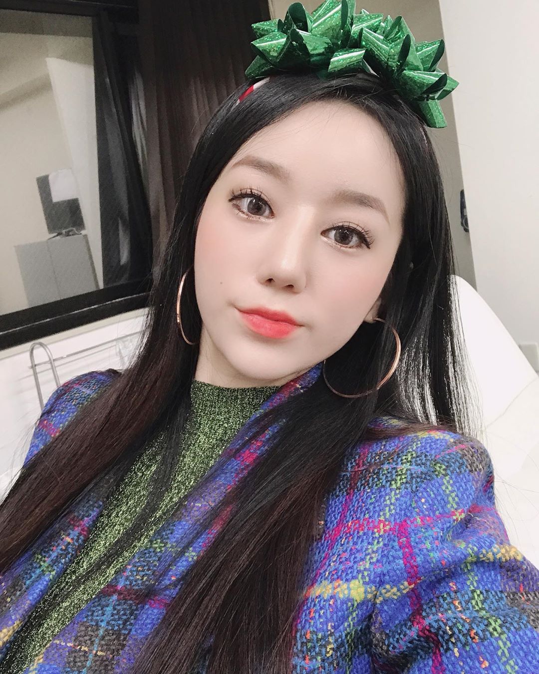 巨大車頭燈超搶眼 堅挺胸型極品讓網友按耐不住 - 亞洲美女 -