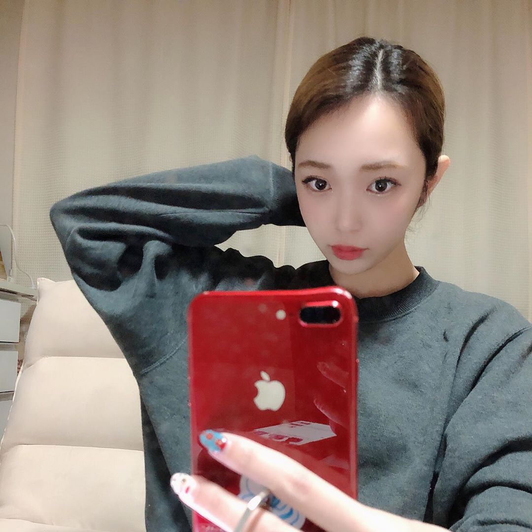 笑眼氣質嘴角上揚甜度剛剛好 明亮大眼吸引不少網友 - 亞洲美女 -