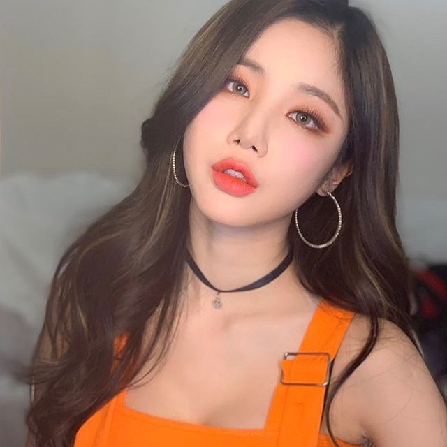 好會騎好會搖!巨乳小隻馬超級夜店咖「18+解放壓力準備...」乳量畫面超母湯:這個我可以 - 美女圖 -