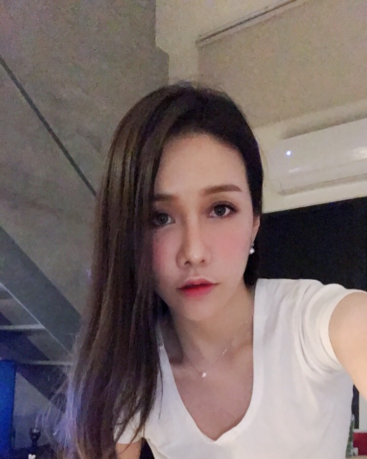 撒嬌系「E奶甜姐兒」Jasmine，慵懶無辜最容易收服男人的心！