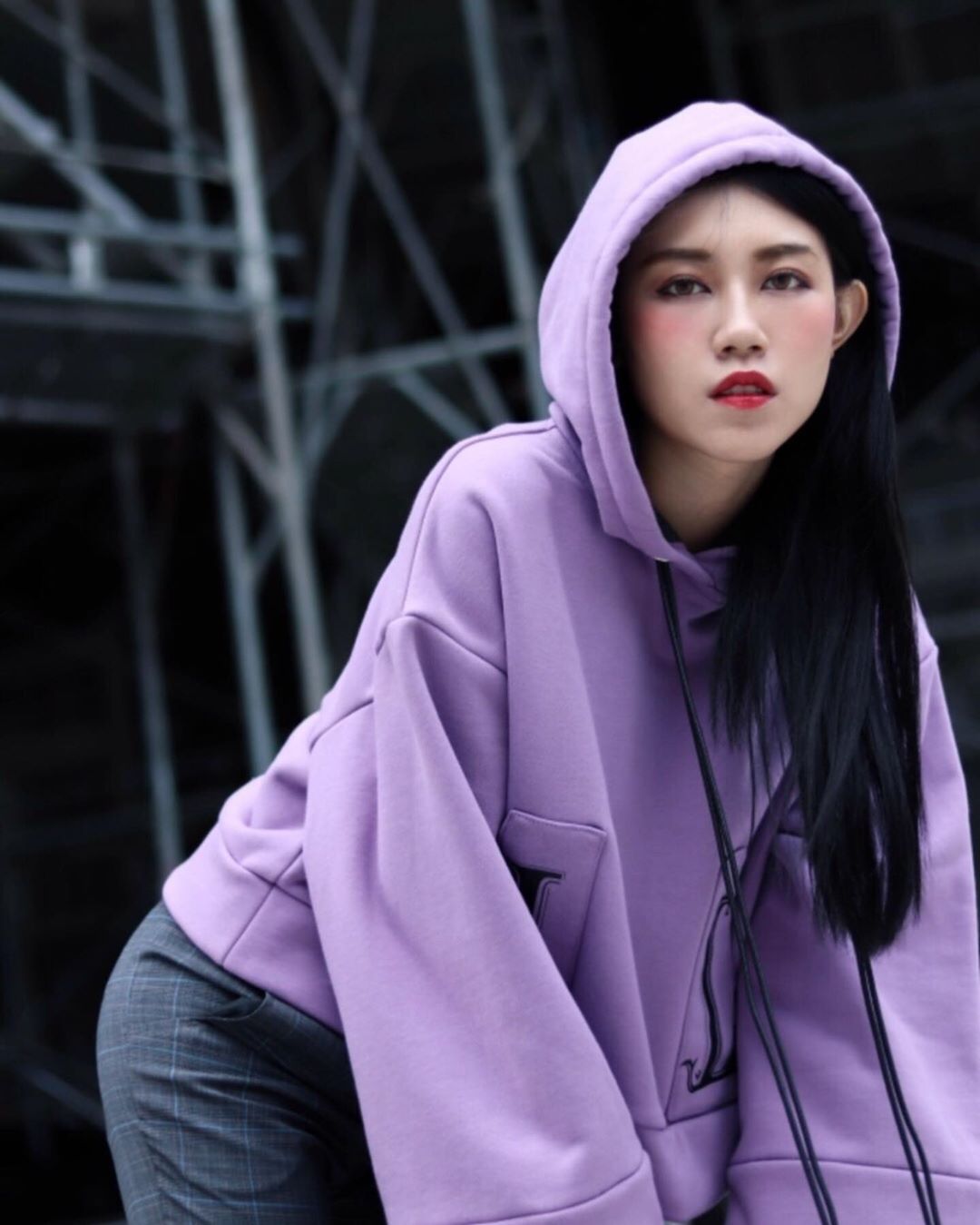 想被逮捕！正妹女警「李芷儀」迴旋踢制伏歹徒影片爆紅　深邃輪廓氣質超獨特
