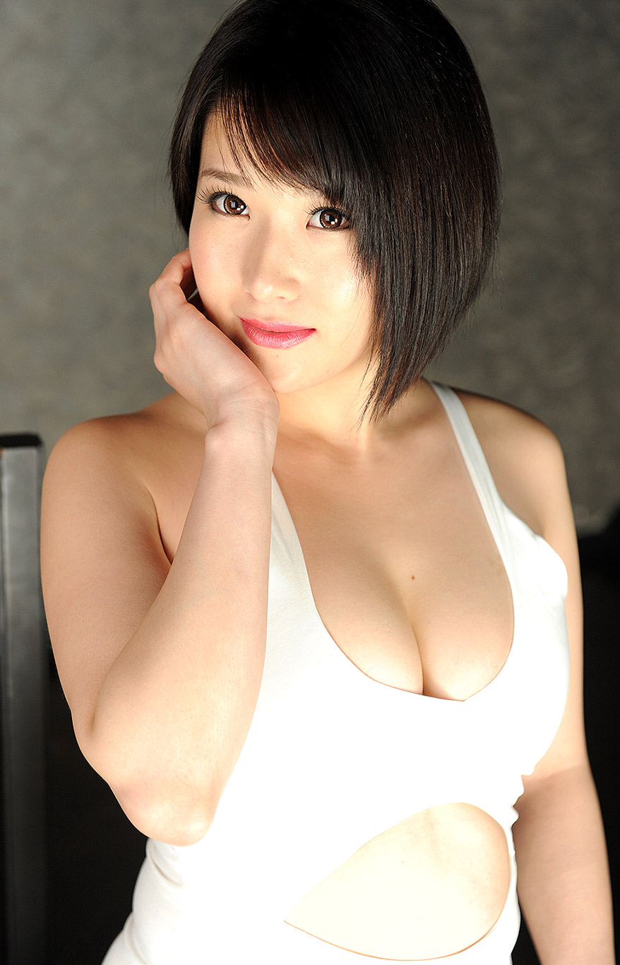Ayane Hazuki 豐滿美少婦葉月絢音 - 貼圖 - 性感激情.