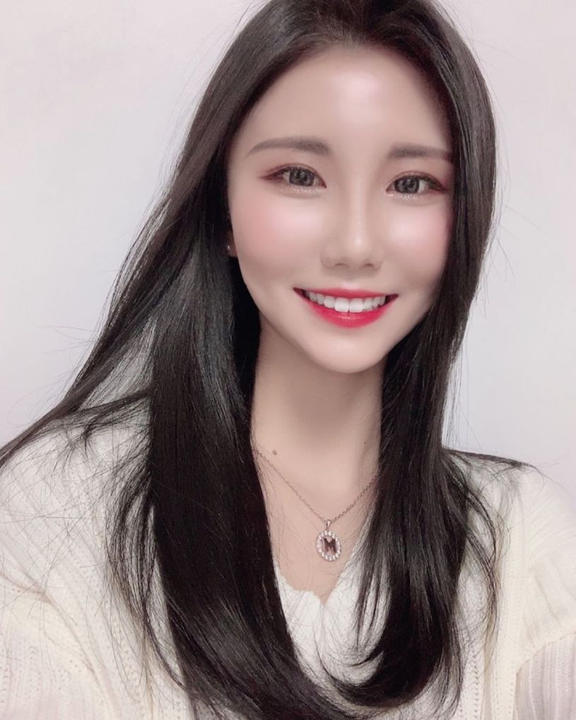 氣質正妹「Min hee」健身房解放，「拉下褲頭」畫面超誘人！