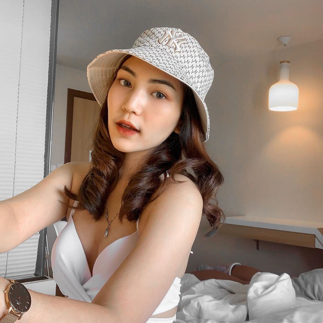 清純女孩私藏火辣身材 完美蠻腰大露忍不住心動 - 亞洲美女 -