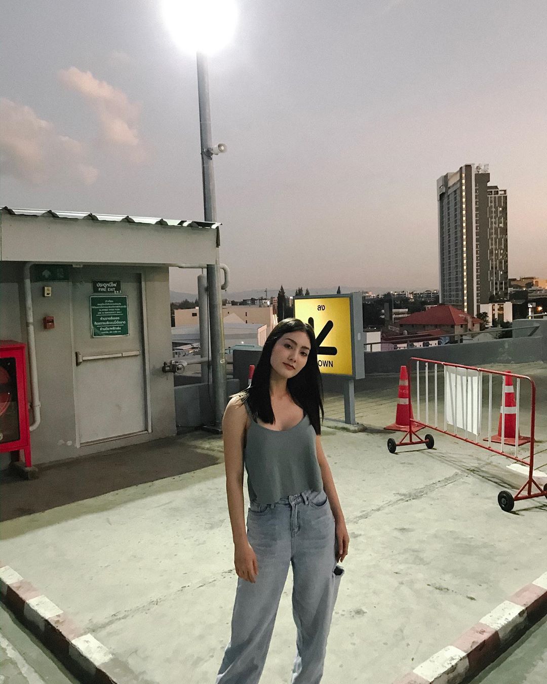 性感魅力太強烈擋不住 誘人鎖骨忍不住放大看 - 亞洲美女 -