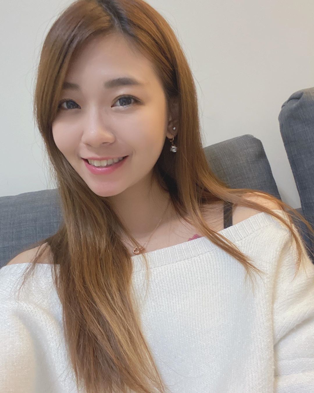 棄械投降！鄰家感正妹「月月」清新脫俗超萌甜，瘋狂湧起的戀愛感將男人淹沒！