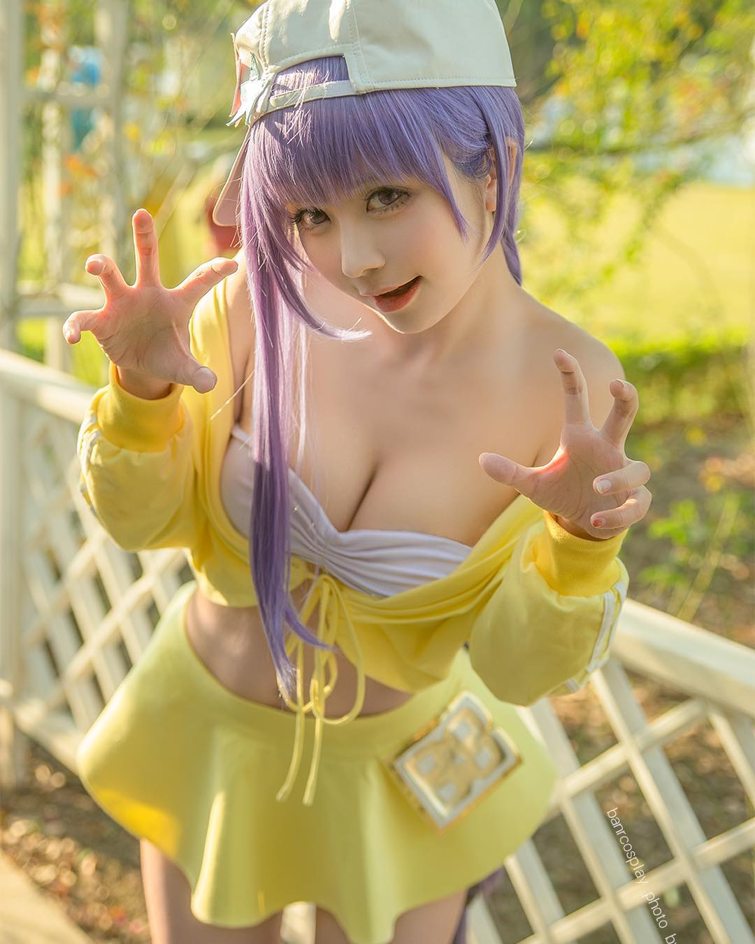 這款醫生誰頂得住！「白嫩巨乳蘿莉」cosplay好迷人，「超飽滿」曲線要你乖乖就範