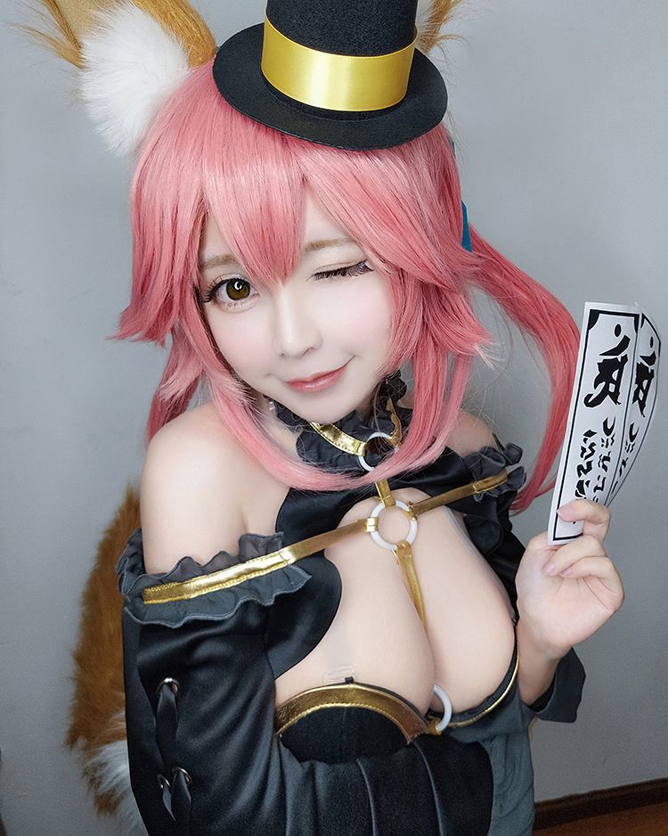 這款醫生誰頂得住！「白嫩巨乳蘿莉」cosplay好迷人，「超飽滿」曲線要你乖乖就範