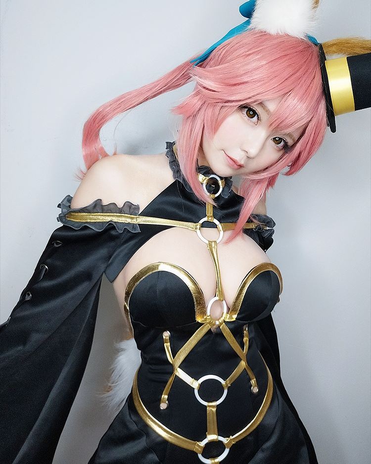 這款醫生誰頂得住！「白嫩巨乳蘿莉」cosplay好迷人，「超飽滿」曲線要你乖乖就範