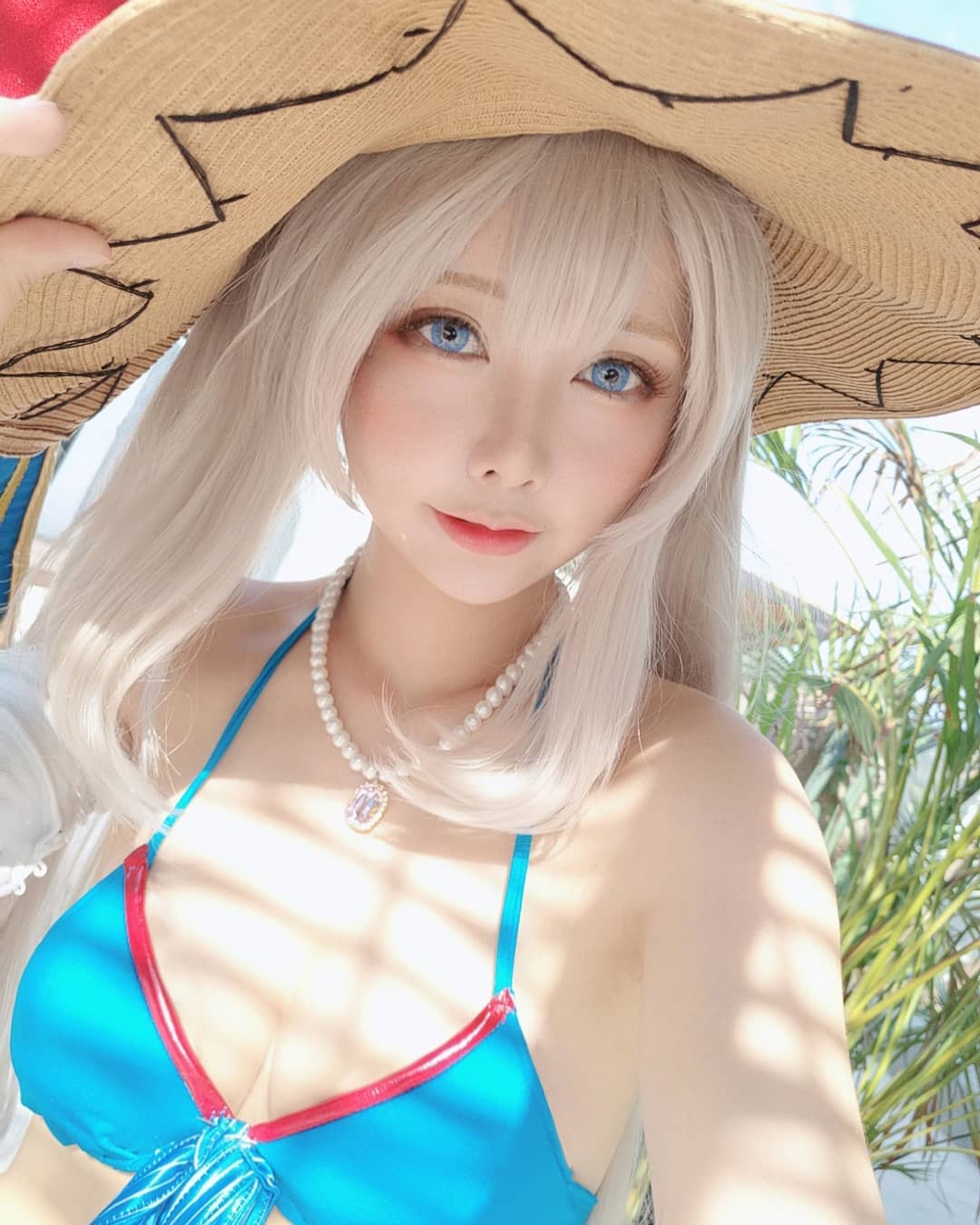 這款醫生誰頂得住！「白嫩巨乳蘿莉」cosplay好迷人，「超飽滿」曲線要你乖乖就範