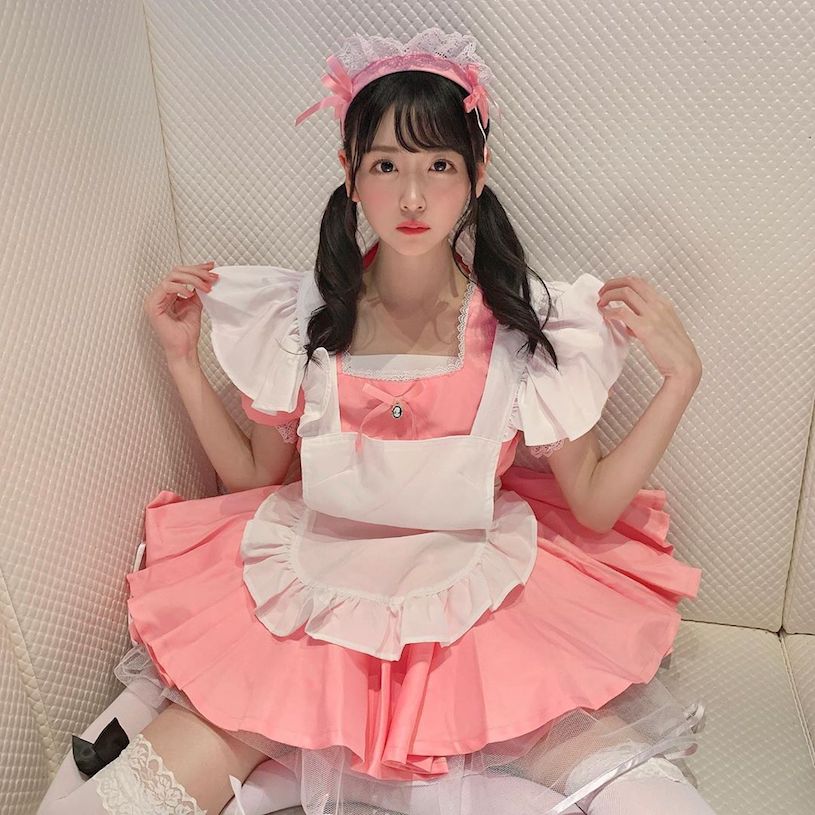 有著「白皙美肌」的日本可愛萌妹，「小露香肩」讓粉絲們都騷動了！