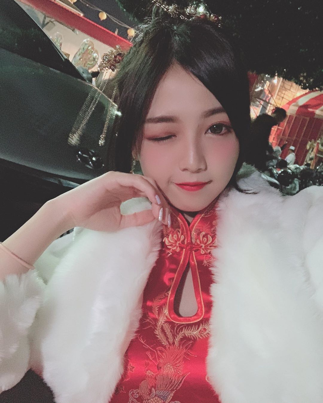 深邃精緻的五官 神情迷濛模樣好撩人 邪惡哈妮妮 - 美女圖 -