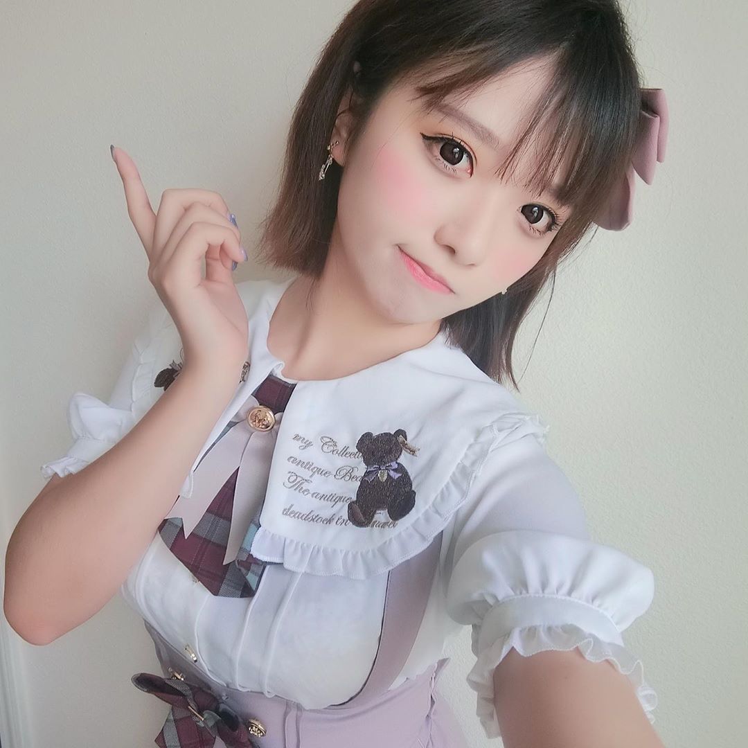 強國 coser「童顏巨乳」惹人愛，女款體操服偷藏「兩團肉肉」工口度激升