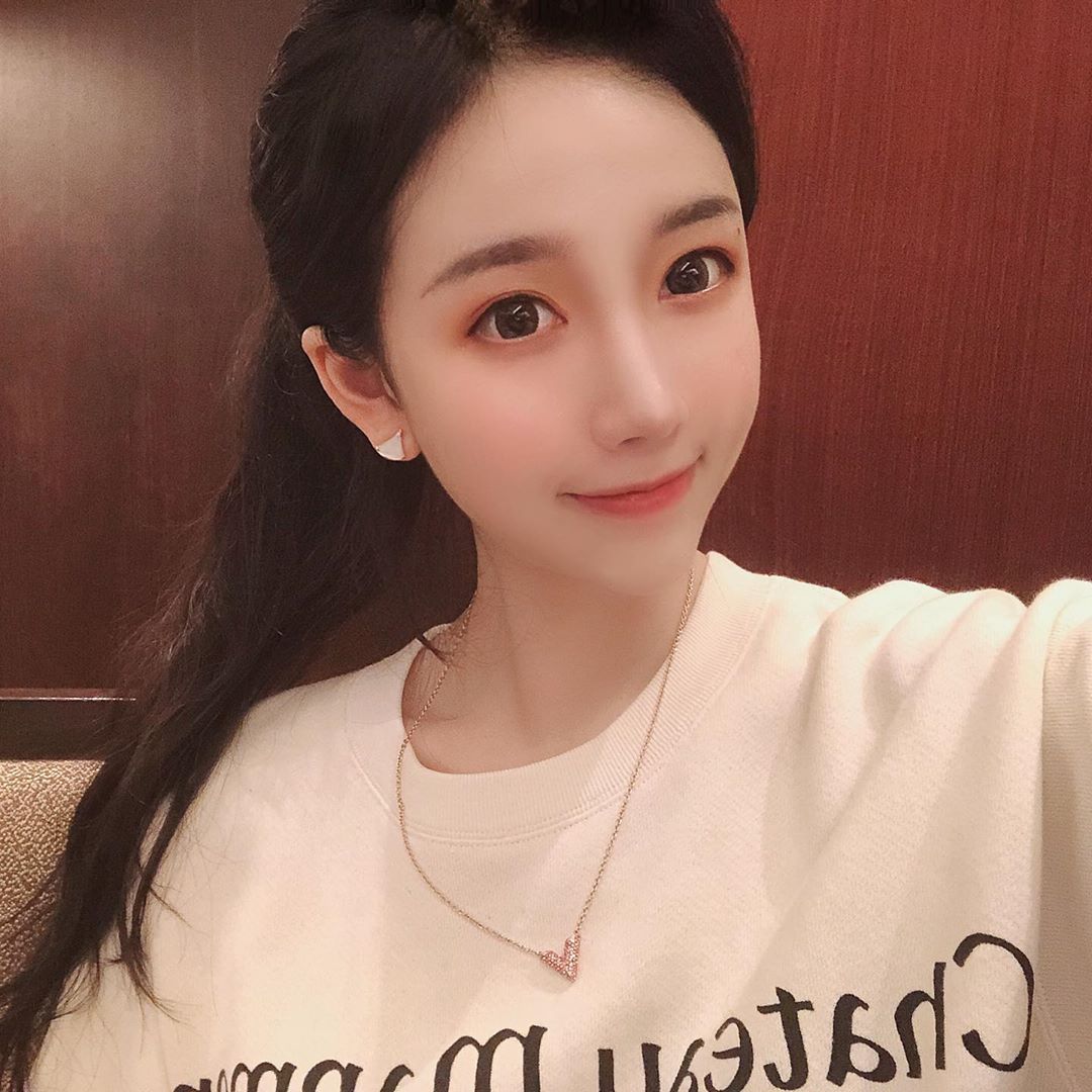 追蹤粉絲三百萬 比明星還要紅 阿紫 - 美女圖 -