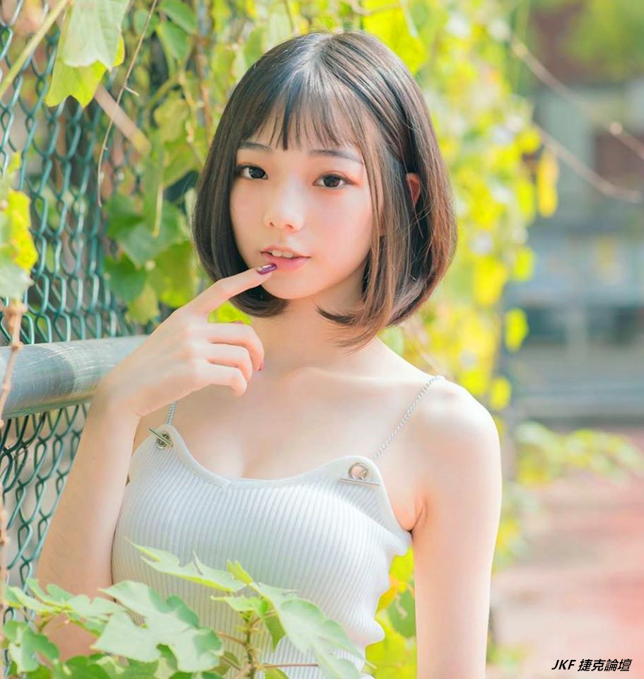 小臉甜心妹需要加倍疼愛！私下其實放超開「性感睡衣+低胸bra」身材曝光太極品！ - 美女圖 -