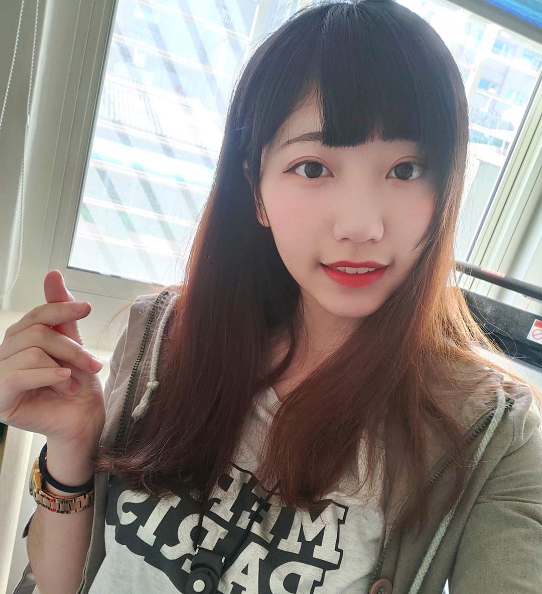 漂亮平面電競模特兒 夜雨 - 美女圖 -