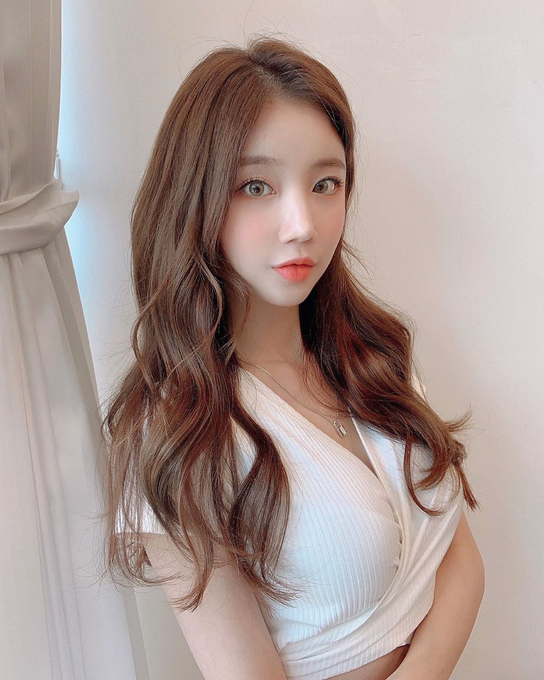 爆奶DJ「SURA」深溝刷盤畫面超邪惡　瘋狂乳搖激烈程度不輸
