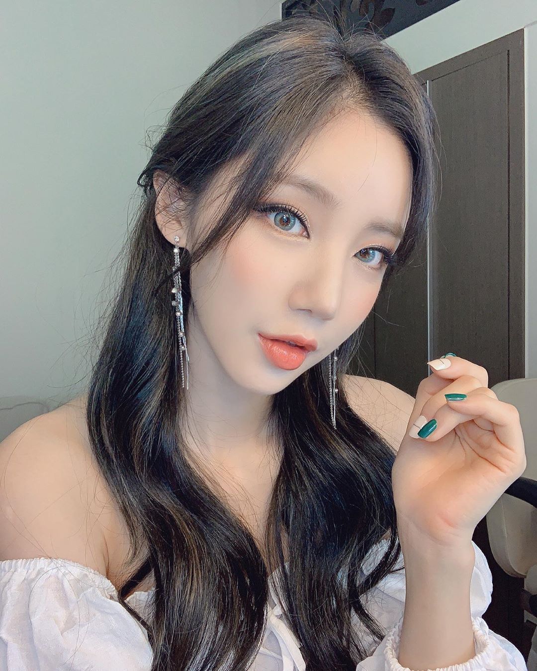 爆奶DJ「SURA」深溝刷盤畫面超邪惡　瘋狂乳搖激烈程度不輸