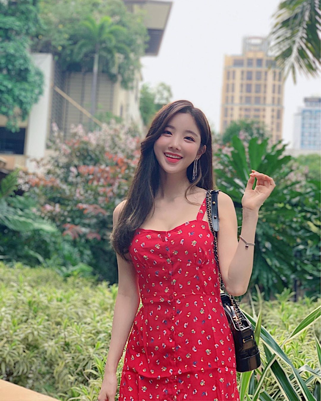 爆奶DJ「SURA」深溝刷盤畫面超邪惡　瘋狂乳搖激烈程度不輸
