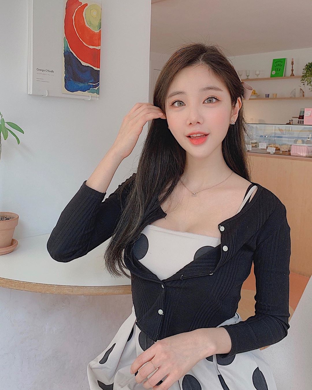 爆奶DJ「SURA」深溝刷盤畫面超邪惡　瘋狂乳搖激烈程度不輸