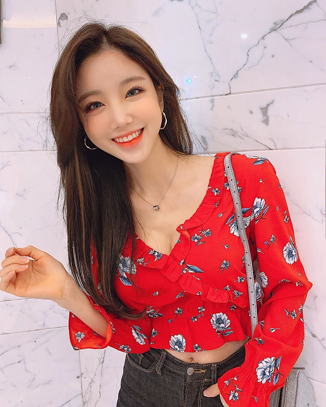 爆奶DJ「SURA」深溝刷盤畫面超邪惡　瘋狂乳搖激烈程度不輸