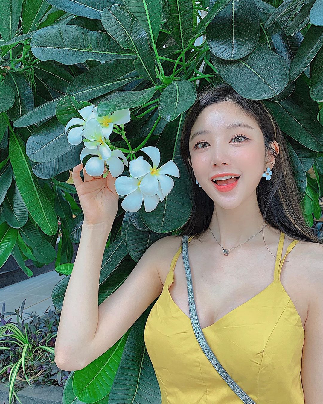 爆奶DJ「SURA」深溝刷盤畫面超邪惡　瘋狂乳搖激烈程度不輸